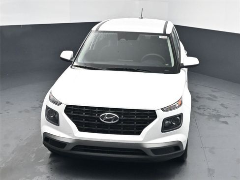 New 2025 Hyundai Venue SE image 9