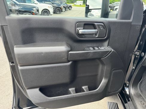 Used 2022 Chevrolet Silverado 2500 Custom w/ Custom Value Package AWD/4WD image 11