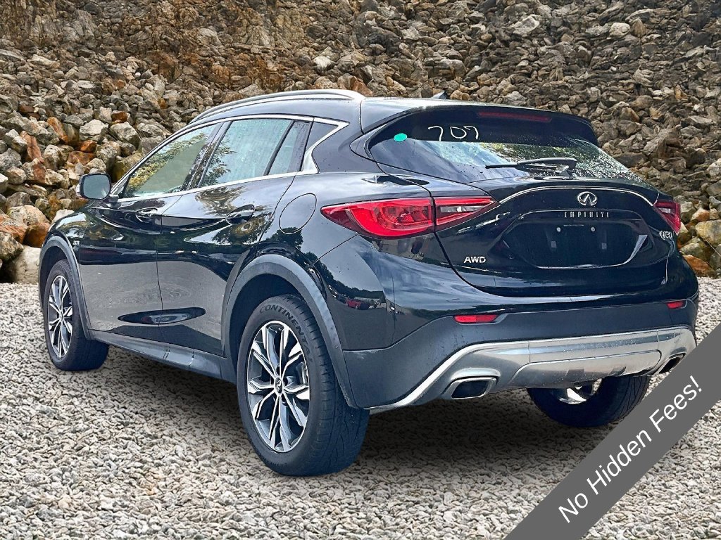 Used 2017 INFINITI QX30 AWD image 10