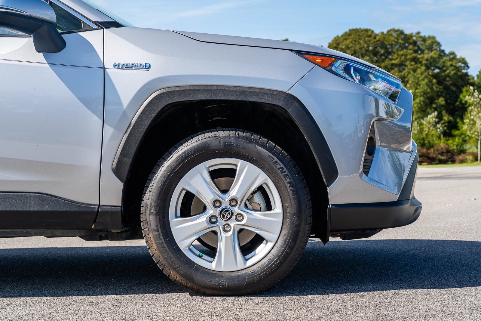 Used 2020 Toyota RAV4 XLE w/ Convenience Package AWD/4WD image 9