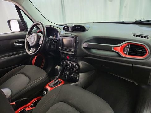 Used 2017 Jeep Renegade Trailhawk AWD/4WD image 19
