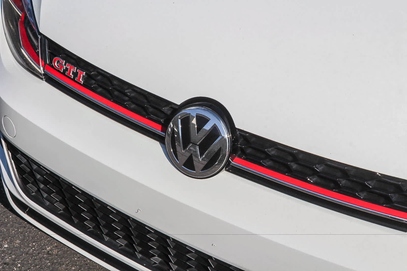 Used 2019 Volkswagen GTI SE FWD image 14
