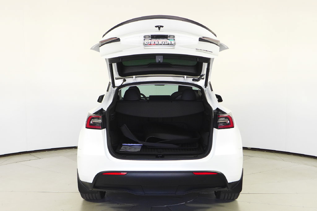 Used 2023 Tesla Model Y Long Range AWD/4WD image 10
