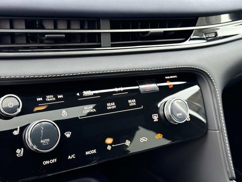 New 2026 INFINITI QX60 Sport image 5