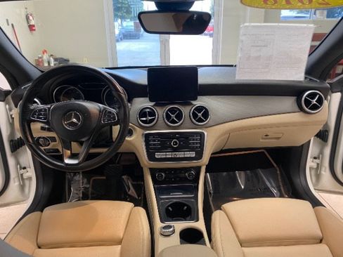 Used 2018 Mercedes-Benz CLA 250 4MATIC image 17
