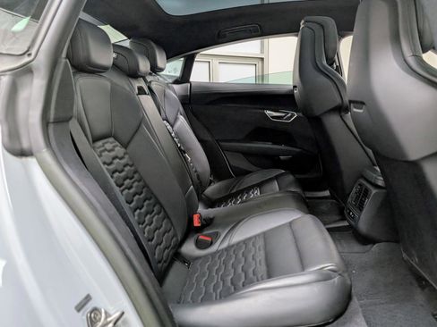 Used 2023 Audi e-tron GT Premium Plus image 22