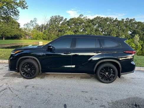 Certified 2024 Toyota Highlander XSE FWD image 3