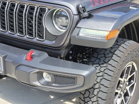 New 2025 Jeep Gladiator Rubicon w/ Convenience Group image 7