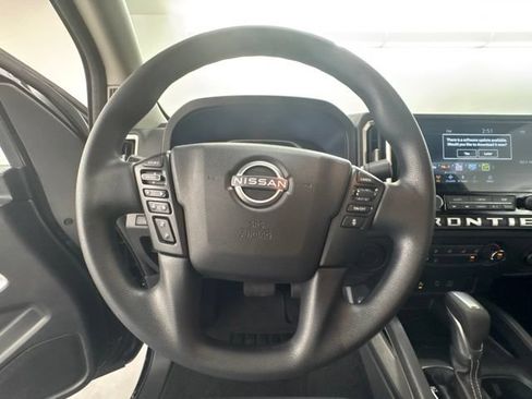 Used 2025 Nissan Frontier SV RWD image 20
