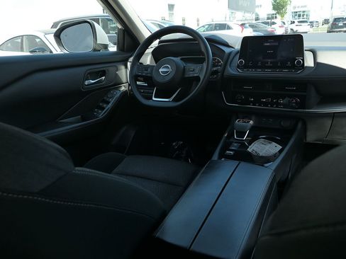 Used 2024 Nissan Rogue SV FWD image 24