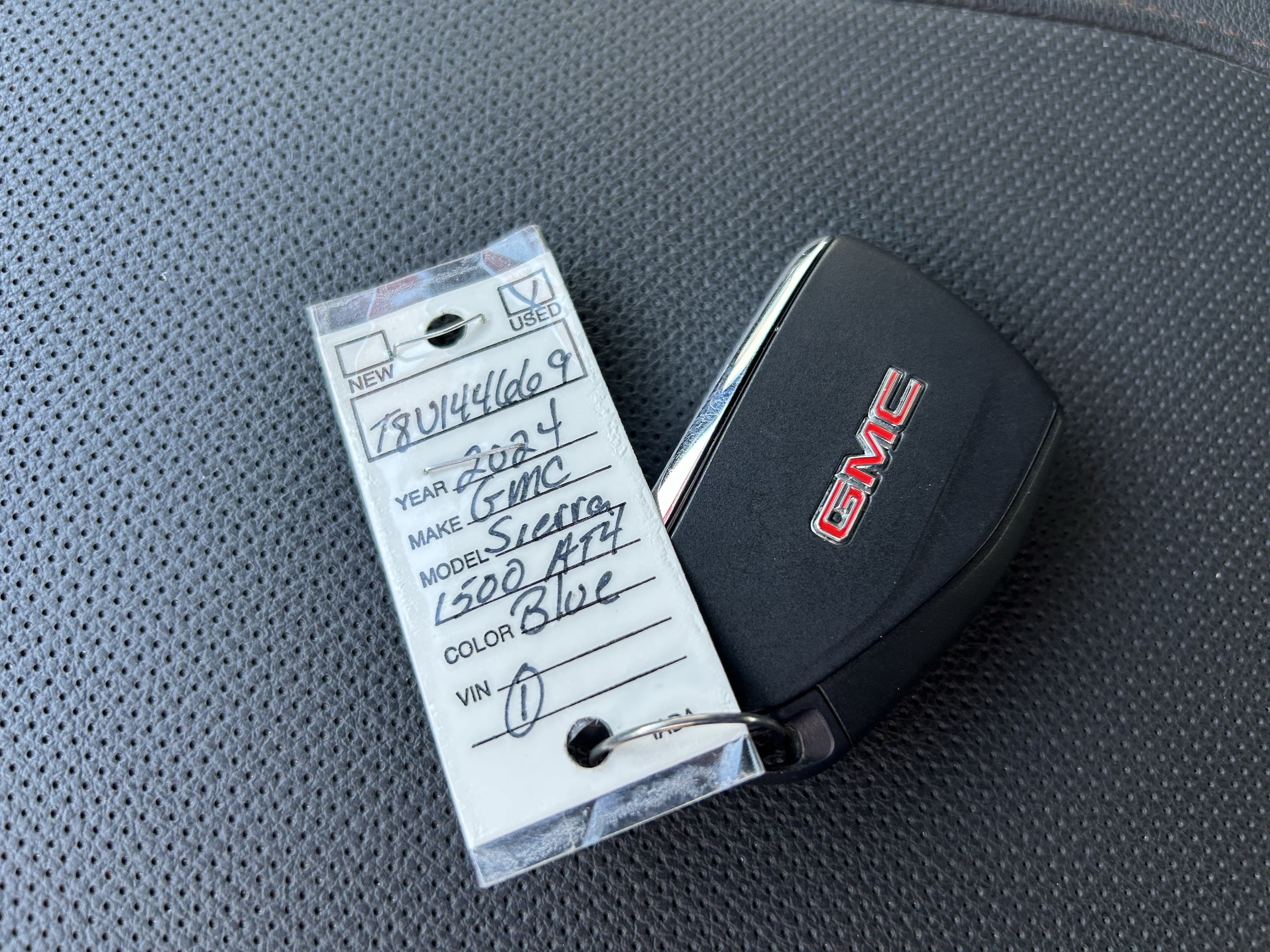 Used 2024 GMC Sierra 1500 AT4 w/ Technology Package AWD/4WD image 30