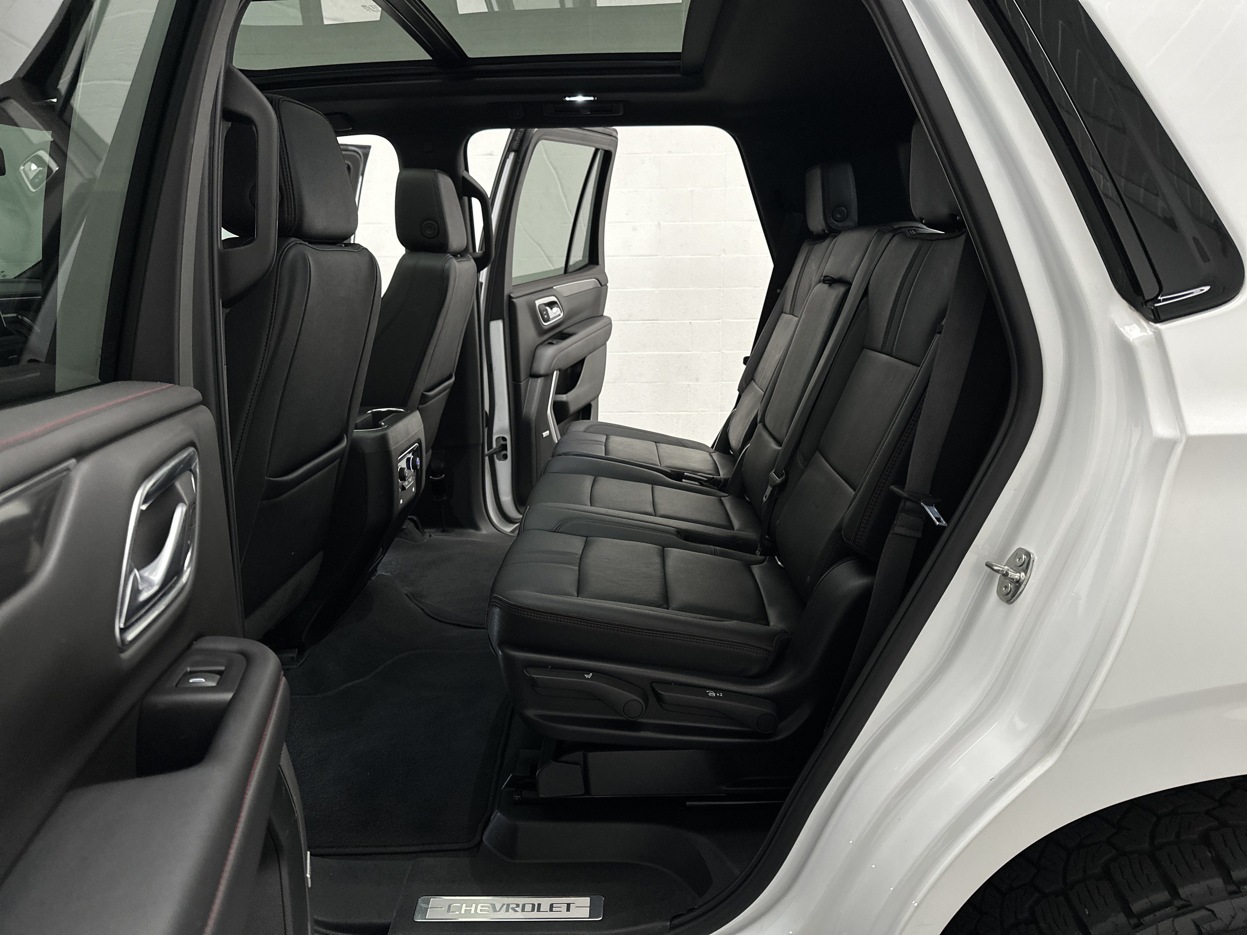 Used 2022 Chevrolet Tahoe RST w/ Luxury Package AWD/4WD image 25