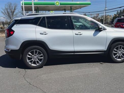 Certified 2022 GMC Terrain SLT image 9