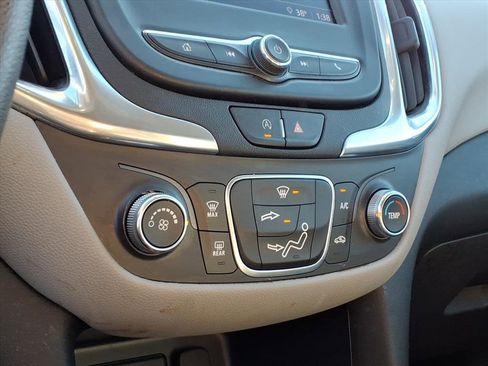 Used 2022 Chevrolet Equinox LT image 18