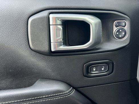 Used 2023 Jeep Wrangler Sahara image 13