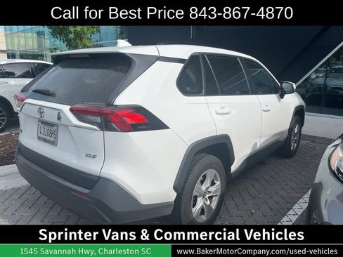 Used 2021 Toyota RAV4 XLE w/ Convenience Package FWD image 3