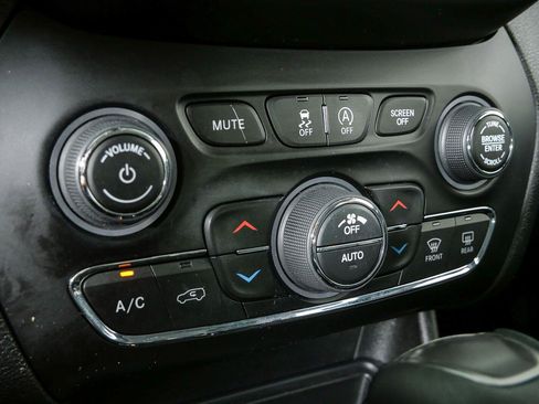 Used 2020 Jeep Cherokee Limited AWD/4WD image 21