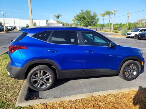 Used 2023 Kia Seltos S w/ Navigation Package image 8