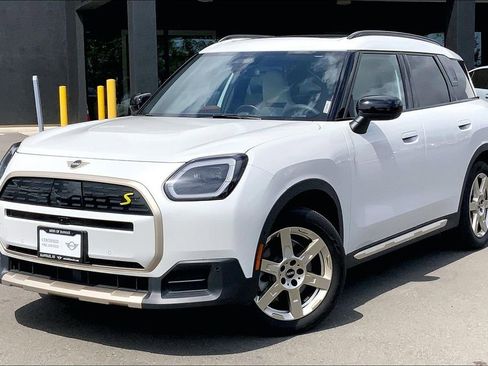 Certified 2025 MINI Cooper Countryman SE w/ Comfort Package Max image 3