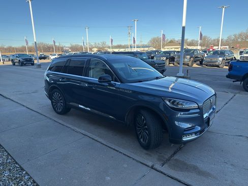 Used 2020 Lincoln Aviator Reserve w/ Equipment Group 201A image 4
