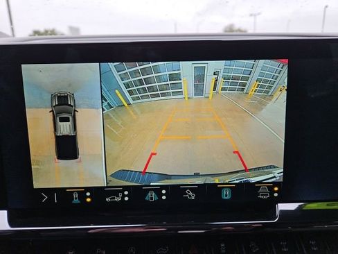 Used 2023 Chevrolet Silverado 1500 ZR2 w/ Technology Package image 22