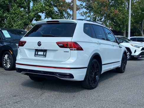Certified 2022 Volkswagen Tiguan SE R-Line image 3