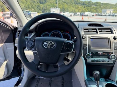 Used 2013 Toyota Camry LE FWD image 13