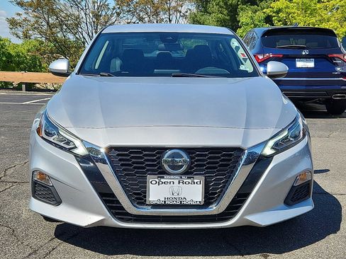 Used 2022 Nissan Altima 2.5 SV FWD image 2