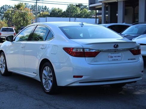 Used 2014 Lexus ES 300h w/ Luxury Package w/Bamboo Trim FWD image 6