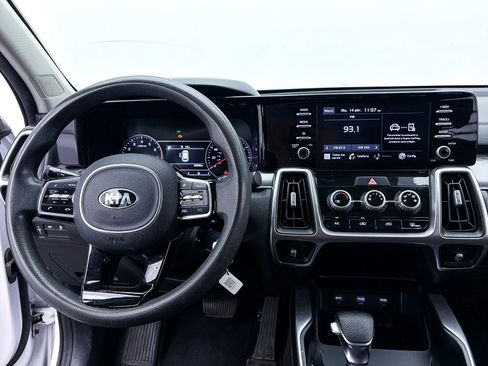 Used 2021 Kia Sorento LX image 3