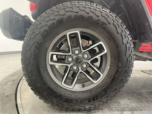 Used 2025 Jeep Gladiator Mojave image 10