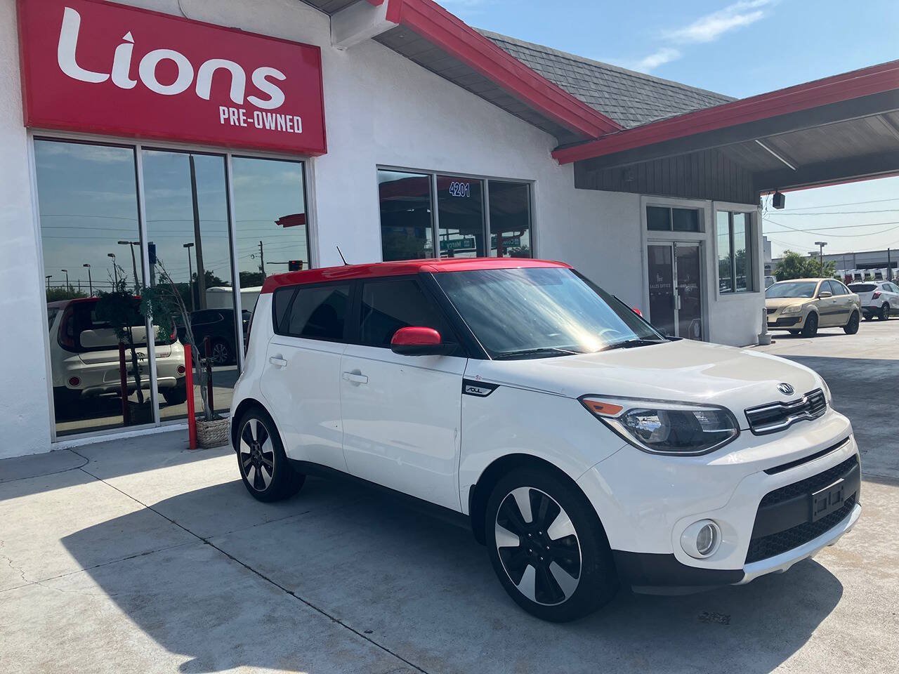 Used 2018 Kia Soul + FWD image 5