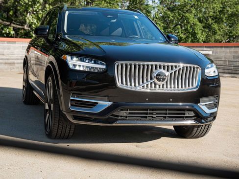 Certified 2024 Volvo XC90 T8 Plus AWD/4WD image 7