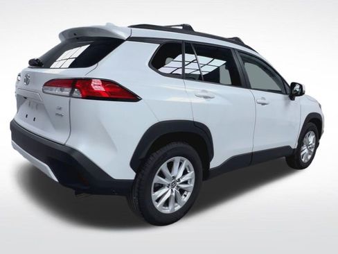 Certified 2024 Toyota Corolla Cross LE image 9