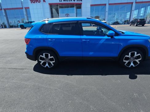 Used 2023 Volkswagen Taos SEL AWD/4WD image 2