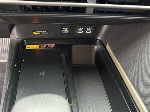 Used 2025 Toyota Camry LE image 28