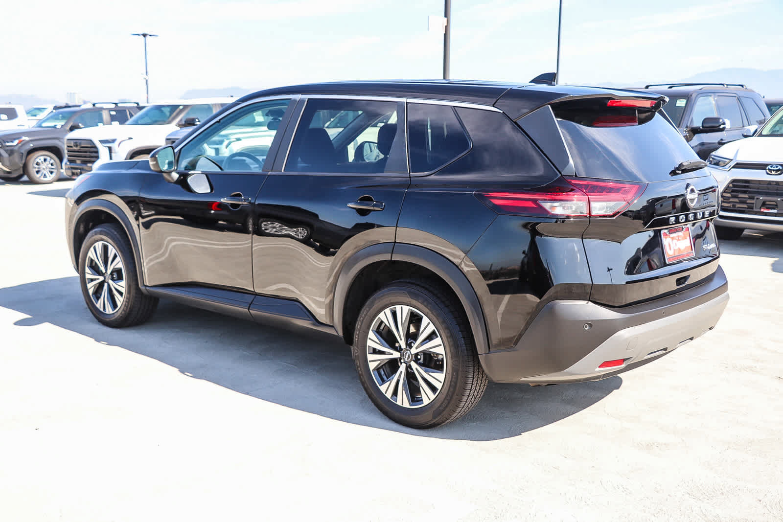 Used 2022 Nissan Rogue SV AWD/4WD image 9