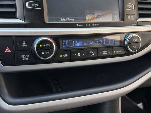 Used 2018 Toyota Highlander XLE FWD image 20