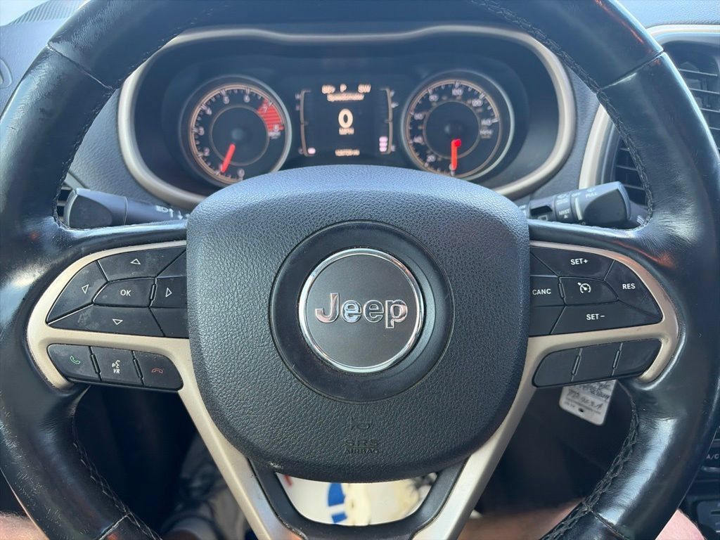Used 2018 Jeep Cherokee Latitude w/ Altitude Package AWD/4WD image 21