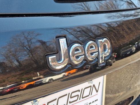 Used 2020 Jeep Grand Cherokee Limited AWD/4WD image 32
