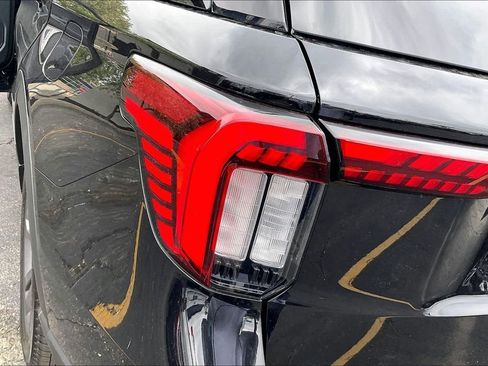 Used 2025 Ford Explorer Active w/ Active Comfort Package AWD/4WD image 28