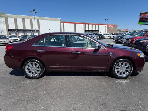 Used 2011 Lincoln MKZ image 4