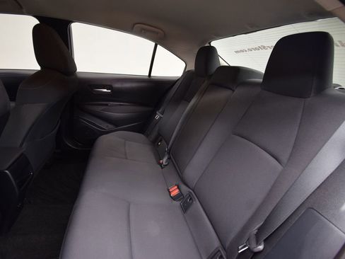 Used 2021 Toyota Corolla LE image 19