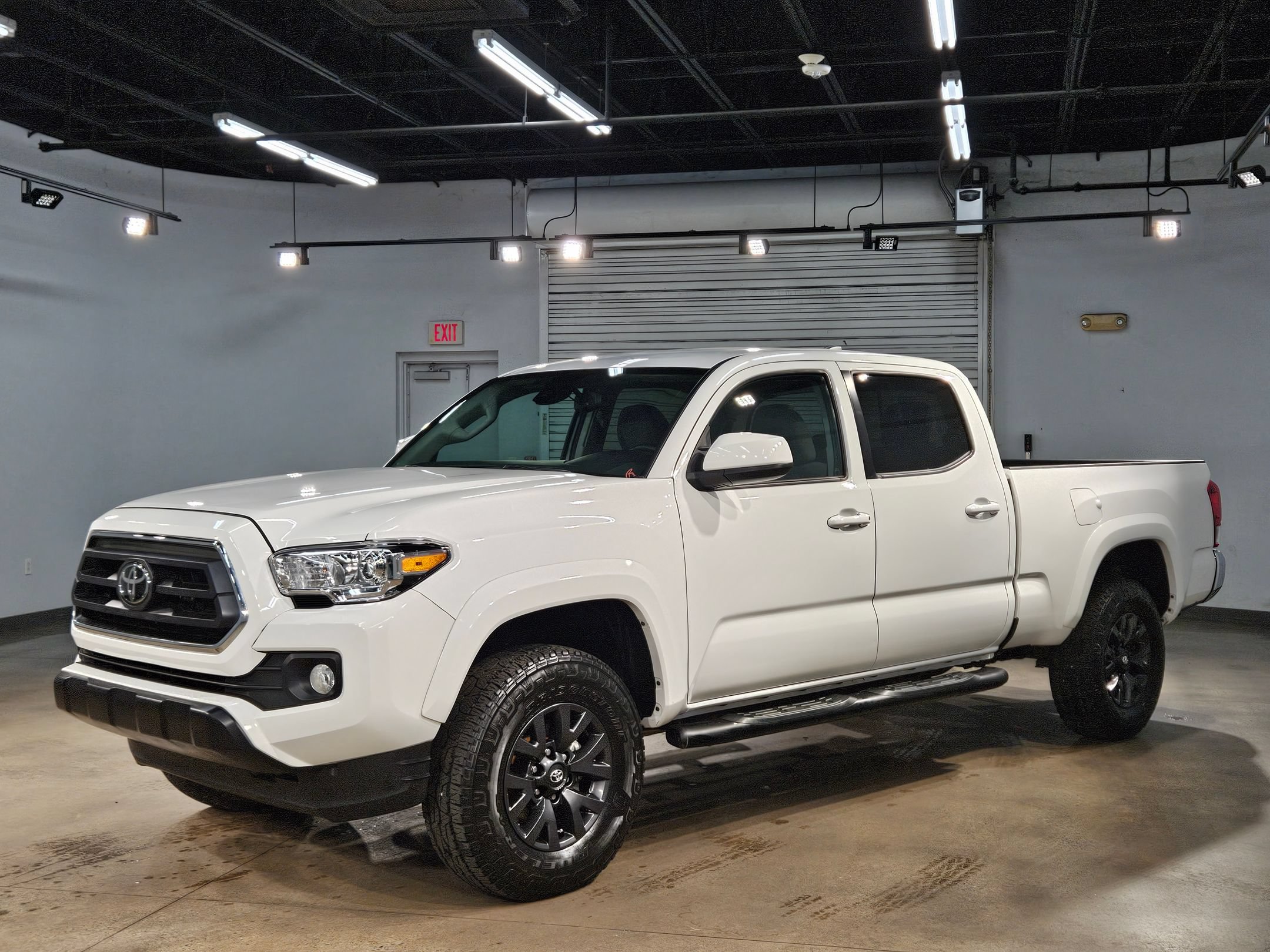 Used 2023 Toyota Tacoma SR5 RWD image 3