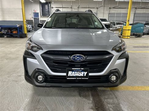 Certified 2025 Subaru Outback Premium image 3