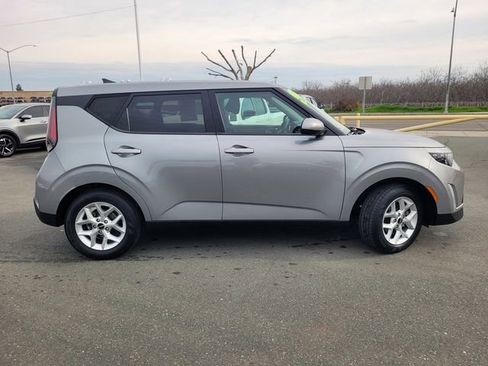 Used 2024 Kia Soul LX w/ Option Group 015 image 3