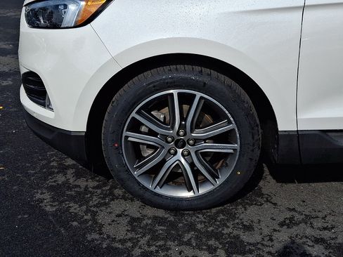 Certified 2023 Ford Edge Titanium AWD/4WD image 9
