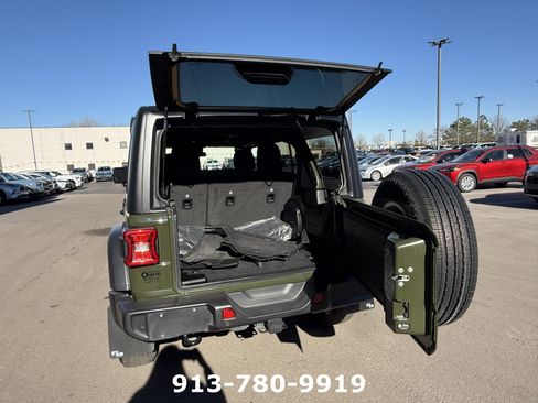 Used 2024 Jeep Wrangler Sport S image 4