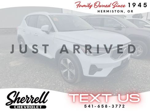 Used 2024 Volvo XC40 B5 Plus AWD/4WD image 1