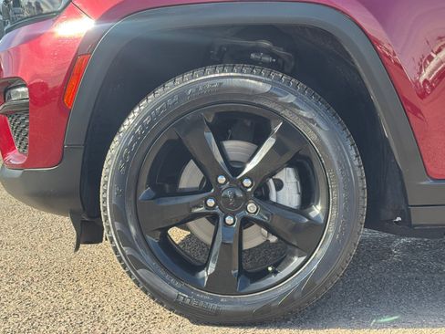 Certified 2023 Jeep Grand Cherokee Limited w/ Black Appearance Package image 11